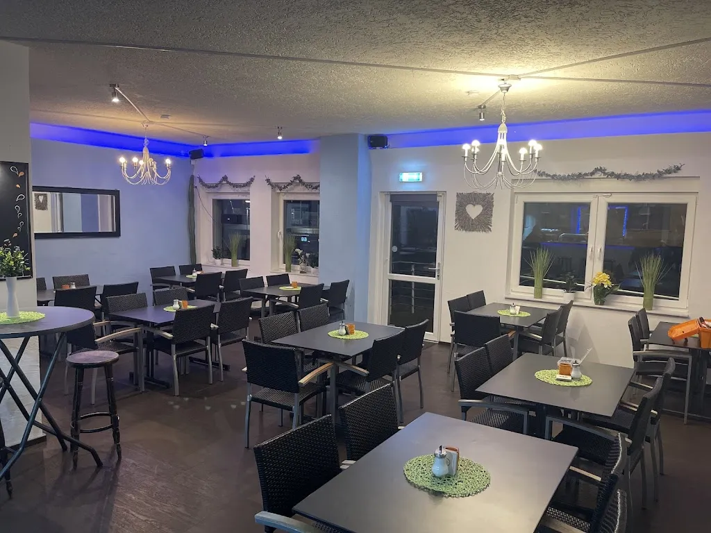 Am Bahnhof_Augustin_slider_image_1