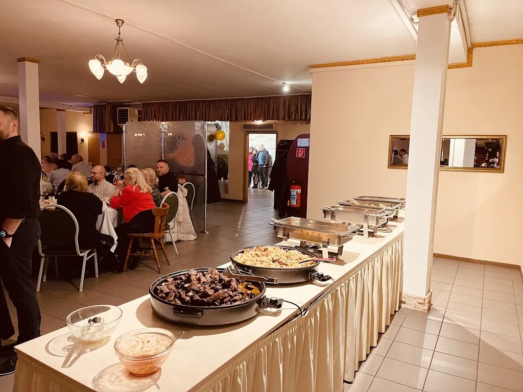 Umzüge Hanemann_Restaurant FLAMINGO_Schlangen_review