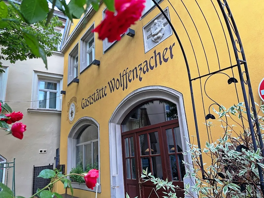 Teya Chittra Stockinger_Gaststätte Wolffenzacher_Bayreuth_review