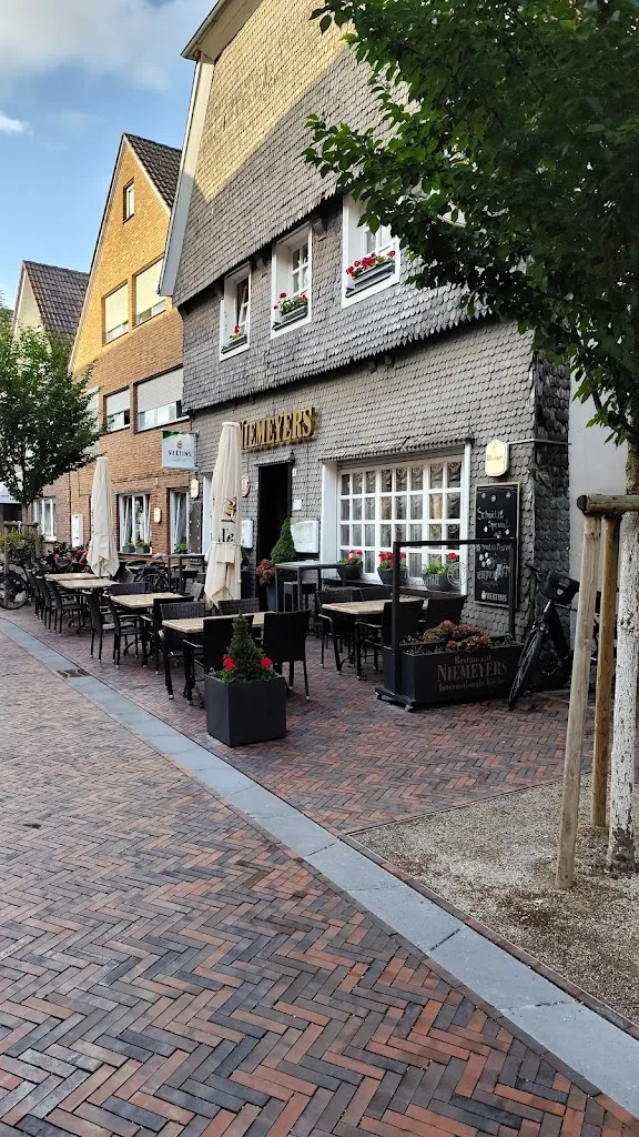 Lo Gra_Niemeyer’s_Senden_review