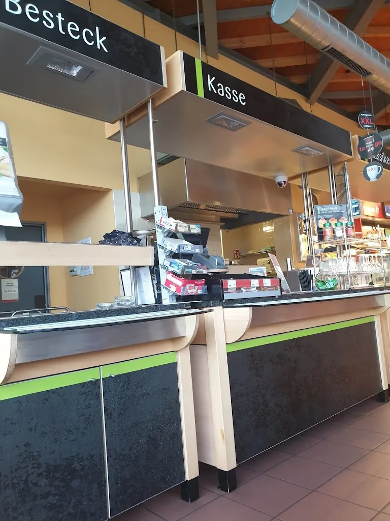 J van der L_Gusticus_Weeze_review