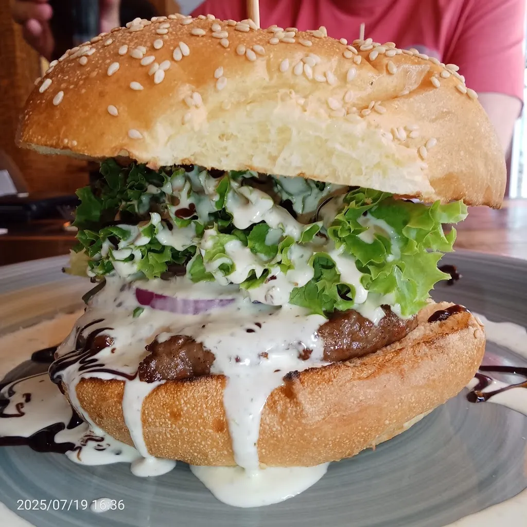 Butcha Wesel_Wesel_slider_image_3