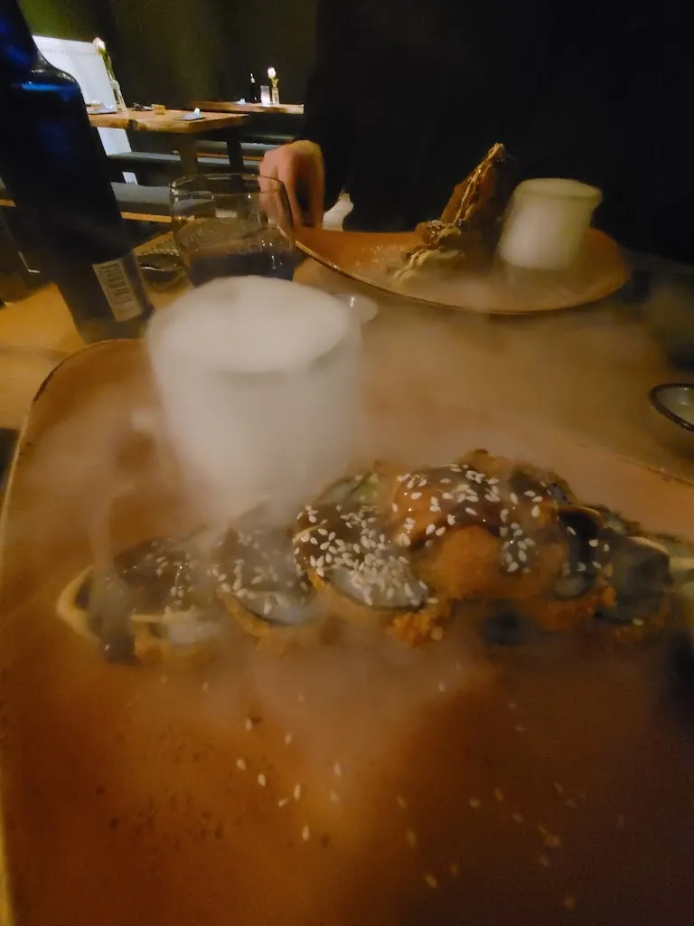 Ellis Dema_TnT The Modern Asia_Wesel_review