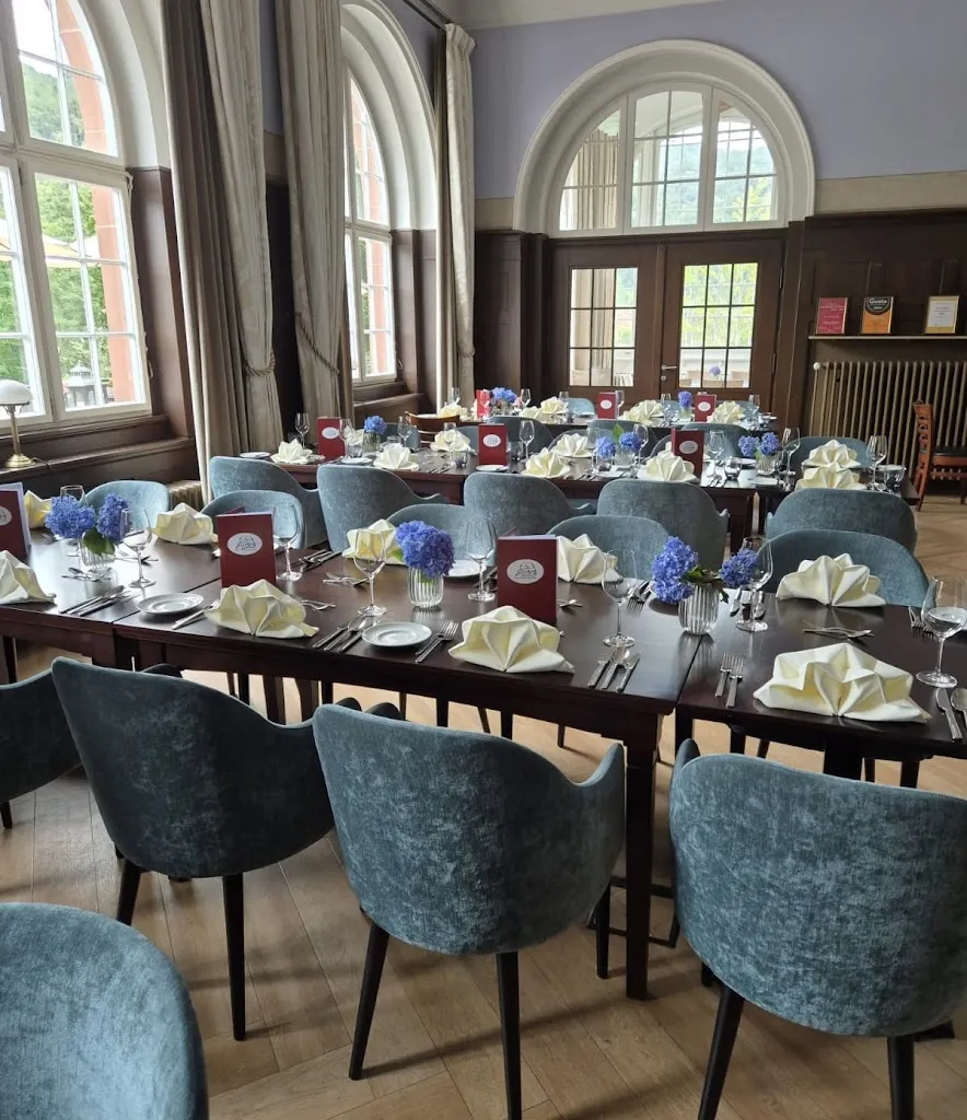 Zum Alten Kurhaus restaurant in Trifels
