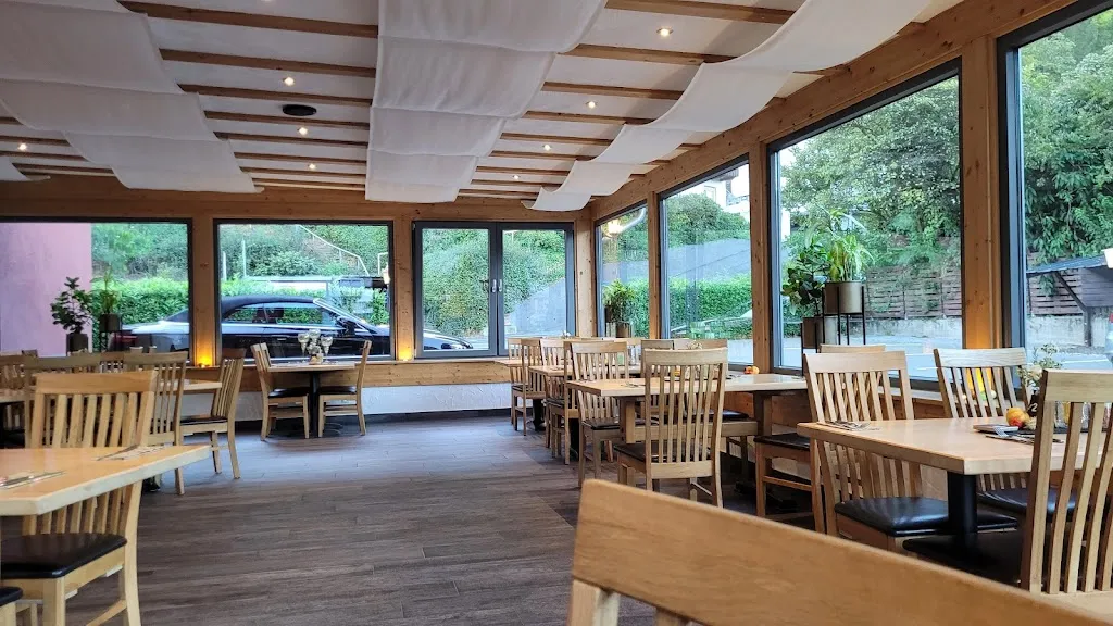 Gasthaus Mönchhof restaurant in Hönningen