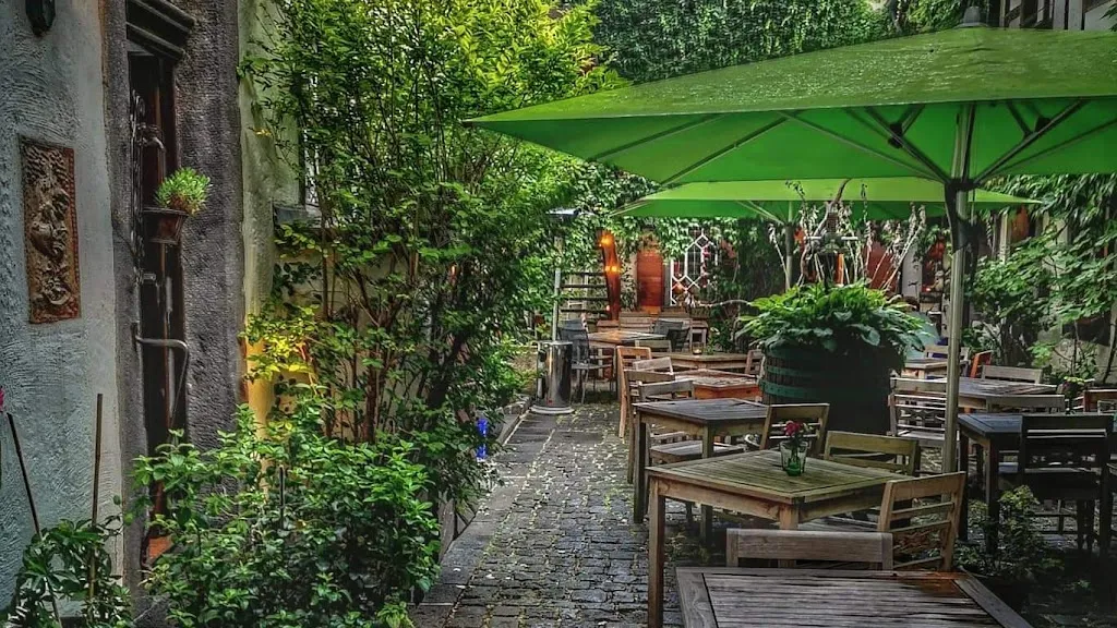 Weinhaus Merowingerhof restaurant in Andernach