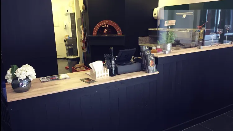 Tonis Steinofen Pizza Andernach restaurant in Andernach