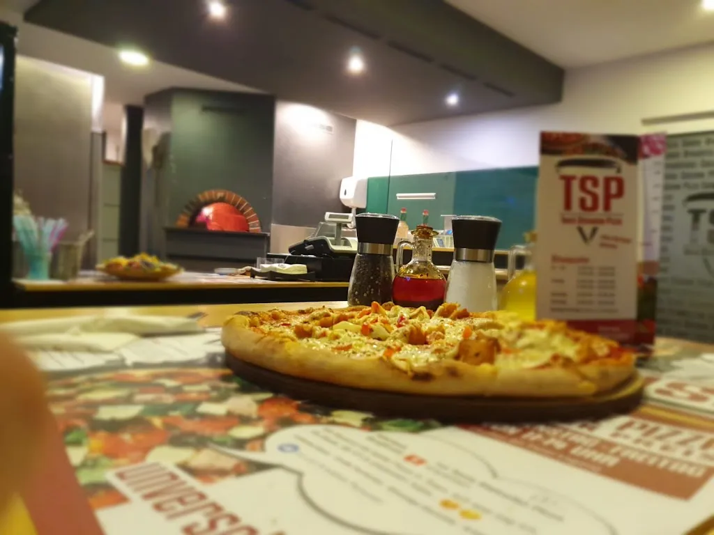 Tonis Steinofen Pizza Andernach_Andernach_slider_image_2