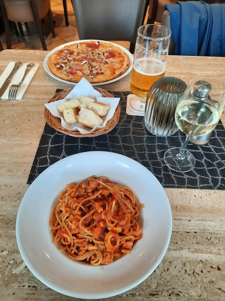 Ristorante Pizzeria Napoli_Andernach_slider_image_3