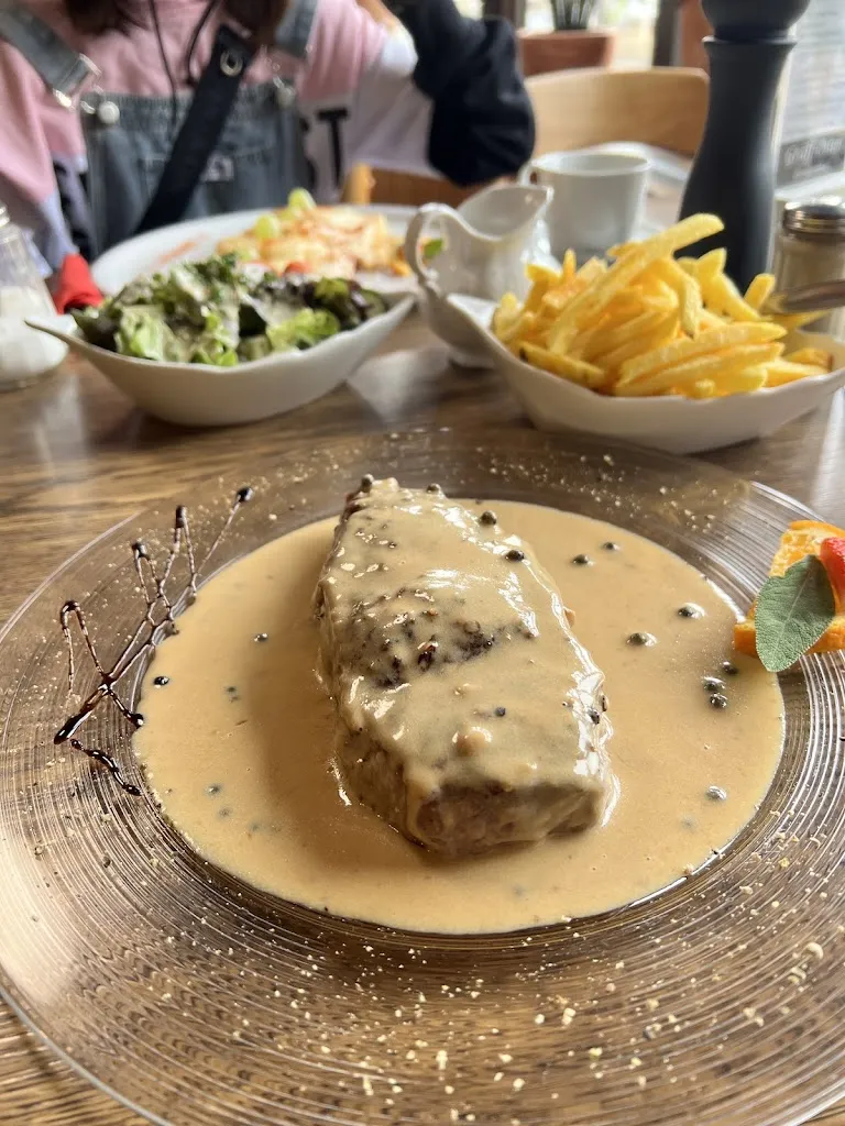 Warner Tan_Gasthaus Gräff-Oster_Blankenrath_review