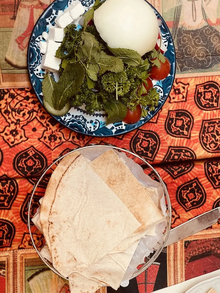 mobina shaghaghi_Kish Restaurant_Main_review