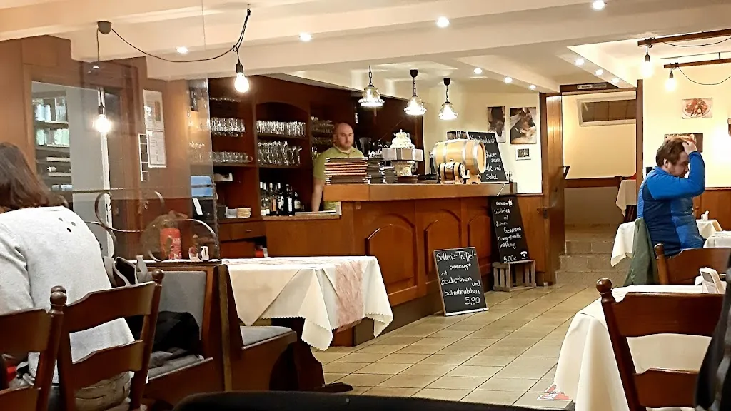 Gasthof Zur Klosterschenke ristorante a Brauneberg