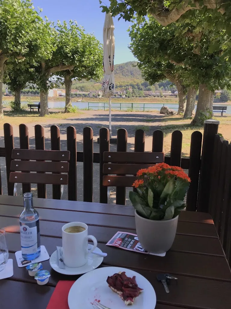 Biergarten am Hafen Brohl-Lützing_Brohl-Lützing_slider_image_1