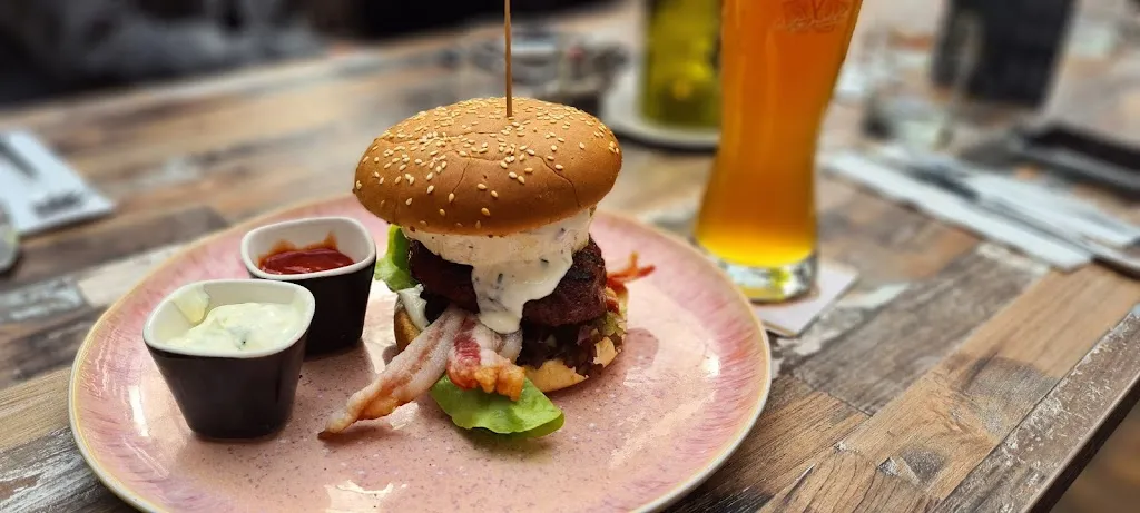 Chaka's_Bornheim_slider_image_2