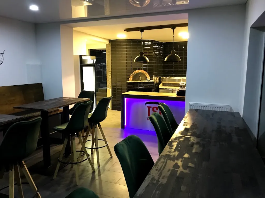 Tonis Steinofen Pizza_Burgbrohl_slider_image_3