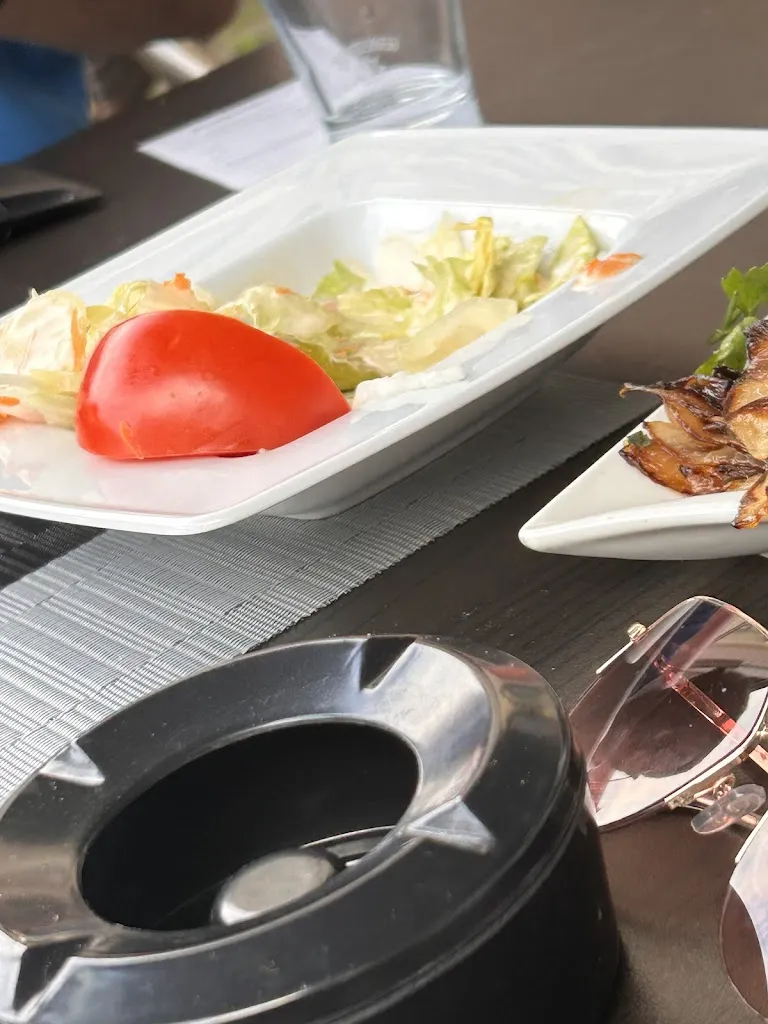 200 only Aar_Taverne Santorini_Kirn_review