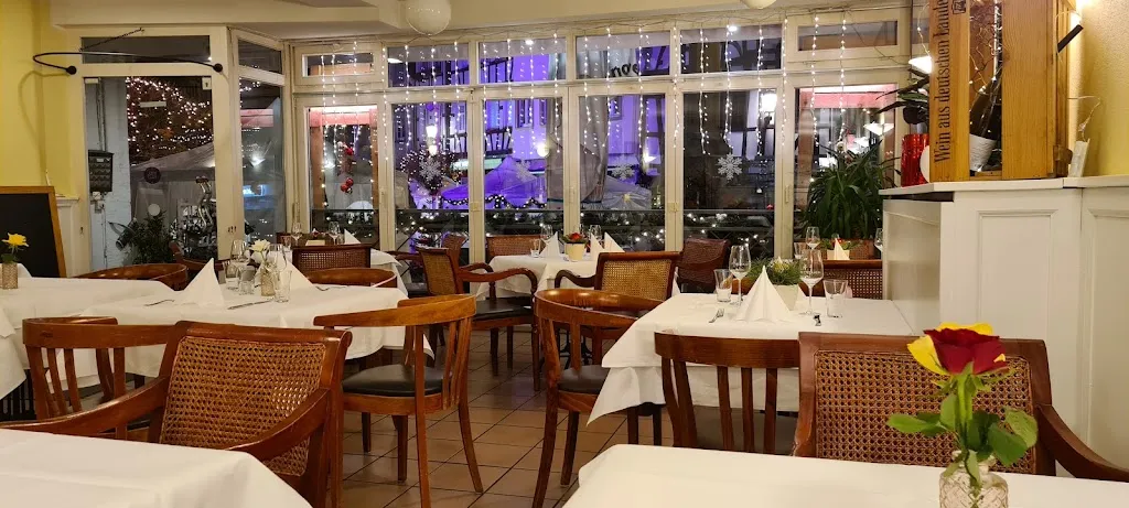 Marktwirtschaft -Bistro, Vinothek & Café restaurant in Rhein