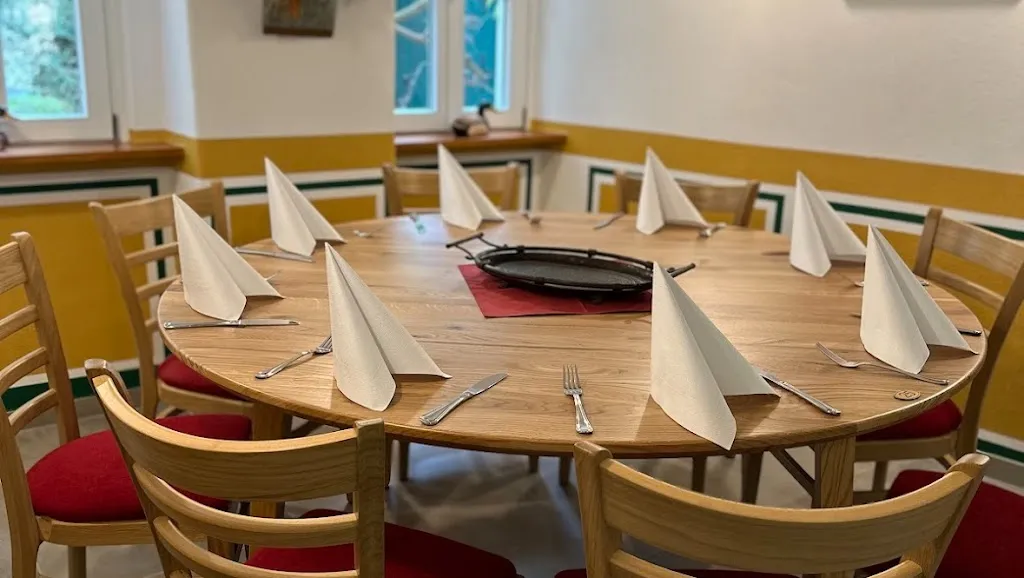 Landgasthaus Mutter Krauss: Traditionelle Deutsch-Hessische Küche & Großer Biergarten restaurant in Taunus