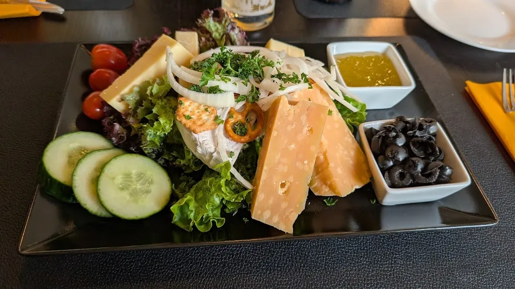 Gaststätte Bootshaus an der Rheinbrücke restaurant in Neuwied