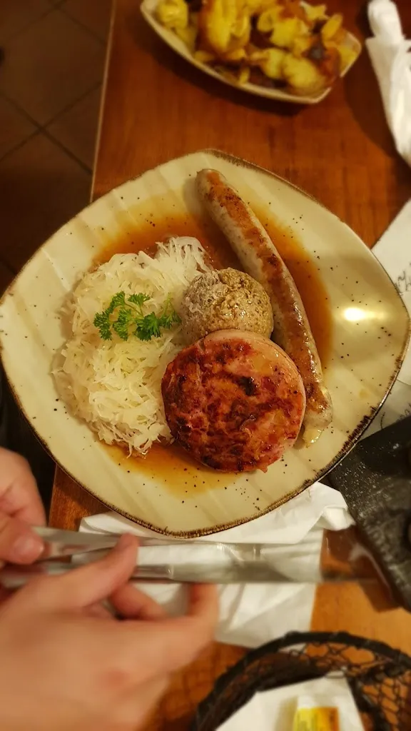 Tls_Weingut H.u.C. Wolf & Weinstube Wolf_Edesheim_review