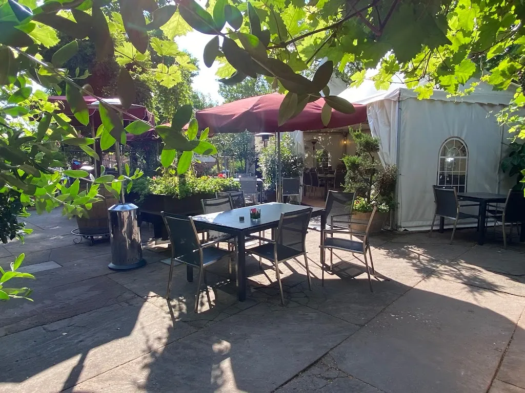 Brunnenterrasse_Edesheim_slider_image_1