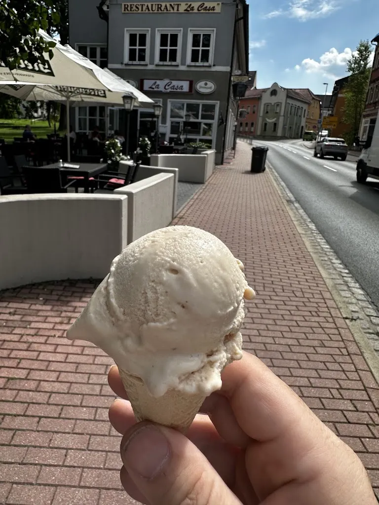 Michael Hoffmann_Restaurant & Eiscafé „ La Casa“_Eisenberg_review