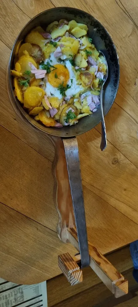 Daniela Weitz_Schinderhannes-Weinstall Straußwirtschaft_Guntersblum_review