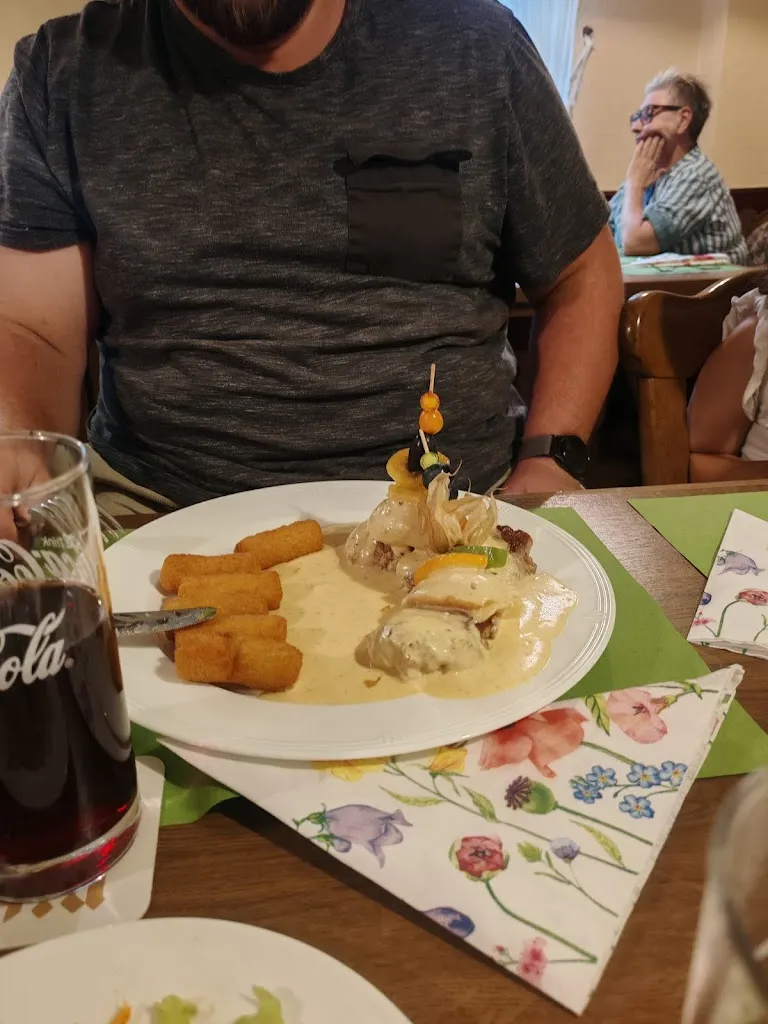 Ruth Latham_Landgasthof 