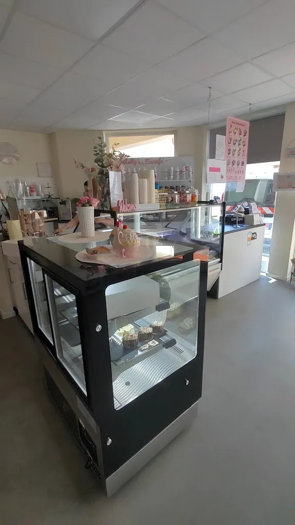 Sidney Yanckes_Melly's Eiscafé_Harthausen_review