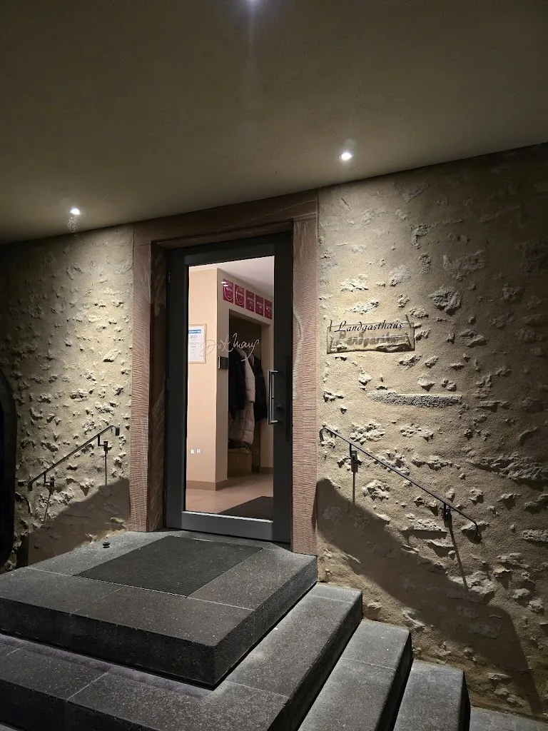 Thomas W_Sandhof Restaurant „Dirk Maus“_Rhein_review