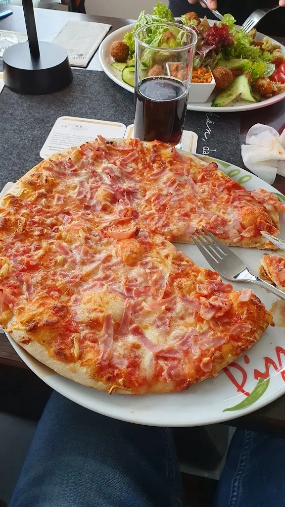 VstromK7 NL_Annette's Café & Bistro Abseits und Minisoccer_See_review