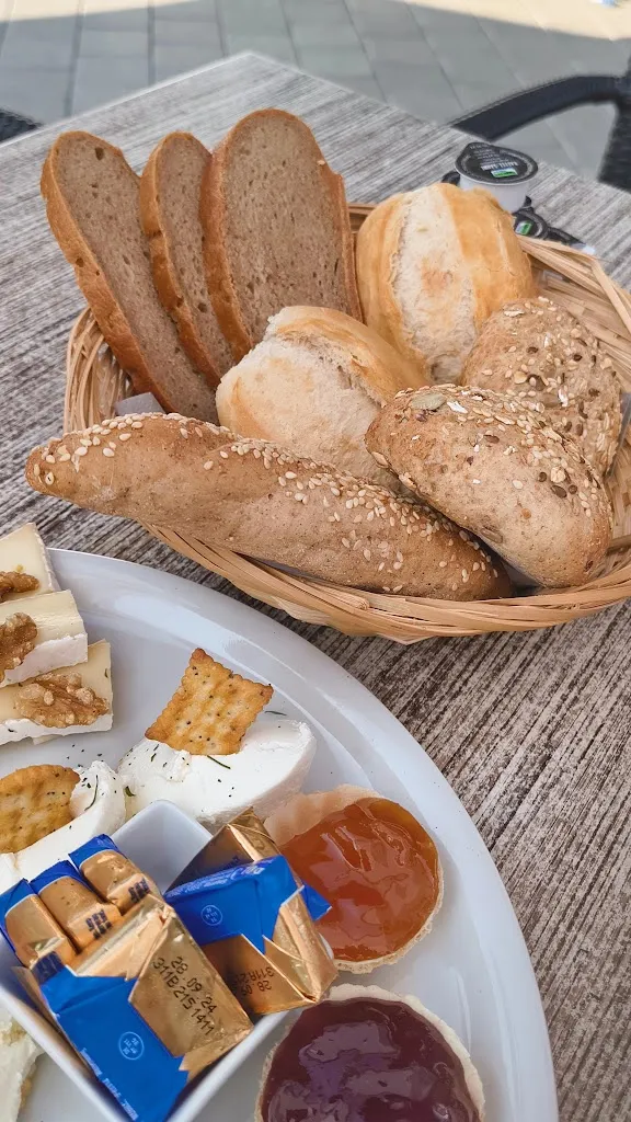 Annette's Café & Bistro Abseits und Minisoccer_See_slider_image_2