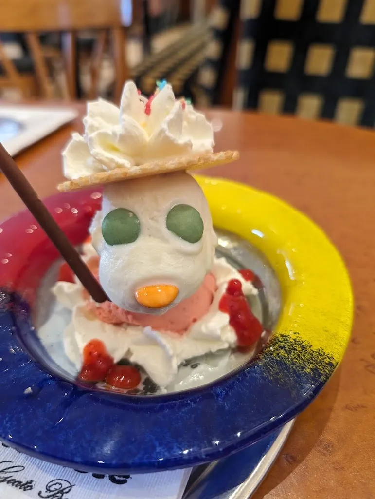 Christopher Hall_Ice cream shop Endres GmbH_Grafenrheinfeld_review