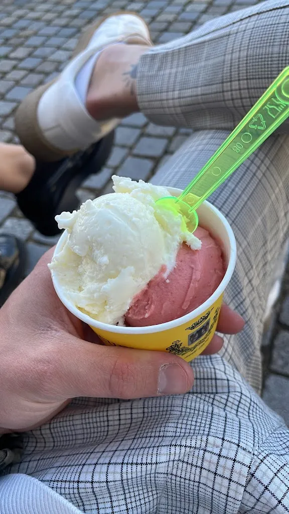 Christopher Piasecki_Ice cream shop Endres GmbH_Grafenrheinfeld_review