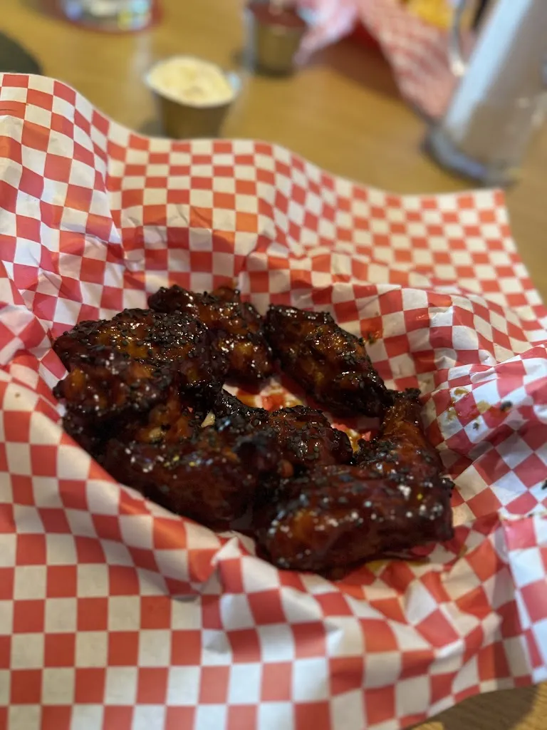 E. Strong_Happy’s Sports Bar_Grafenwöhr_review