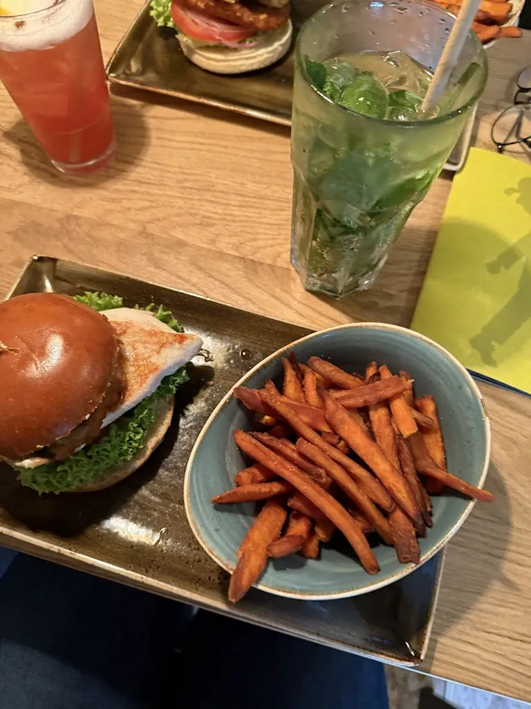 Interpol_Hans im Glück Burgergrill_Koblenz_review