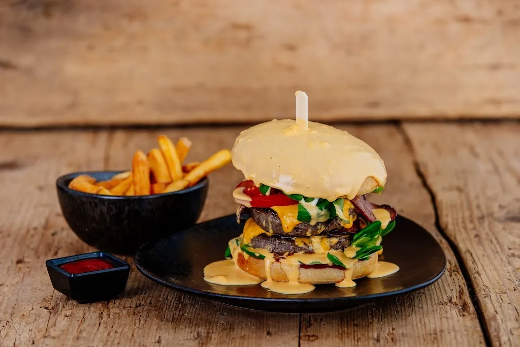 M13 Burger | Cocktails | Café_Koblenz_slider_image_3