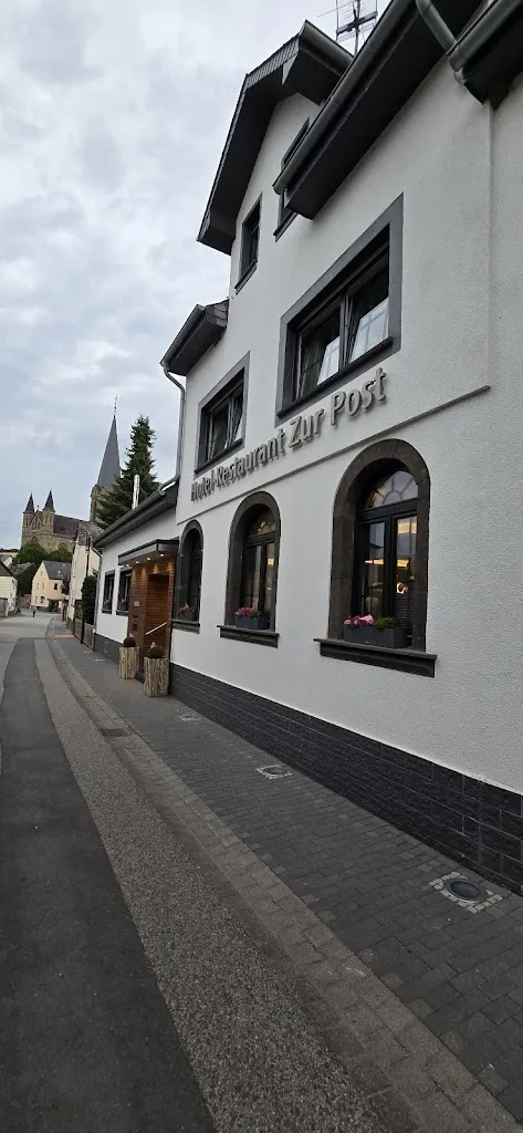 Damian S._Zur Post_Welling_avis