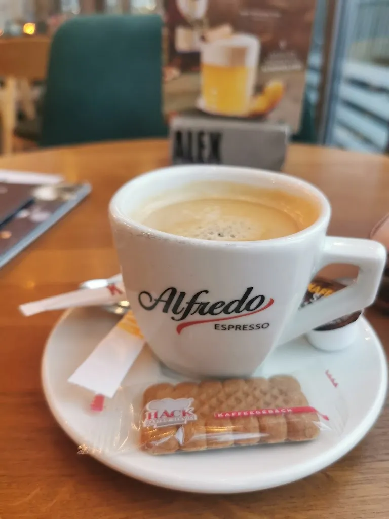 caroline Greceanu_ALEX Ludwigshafen_Rhein_review