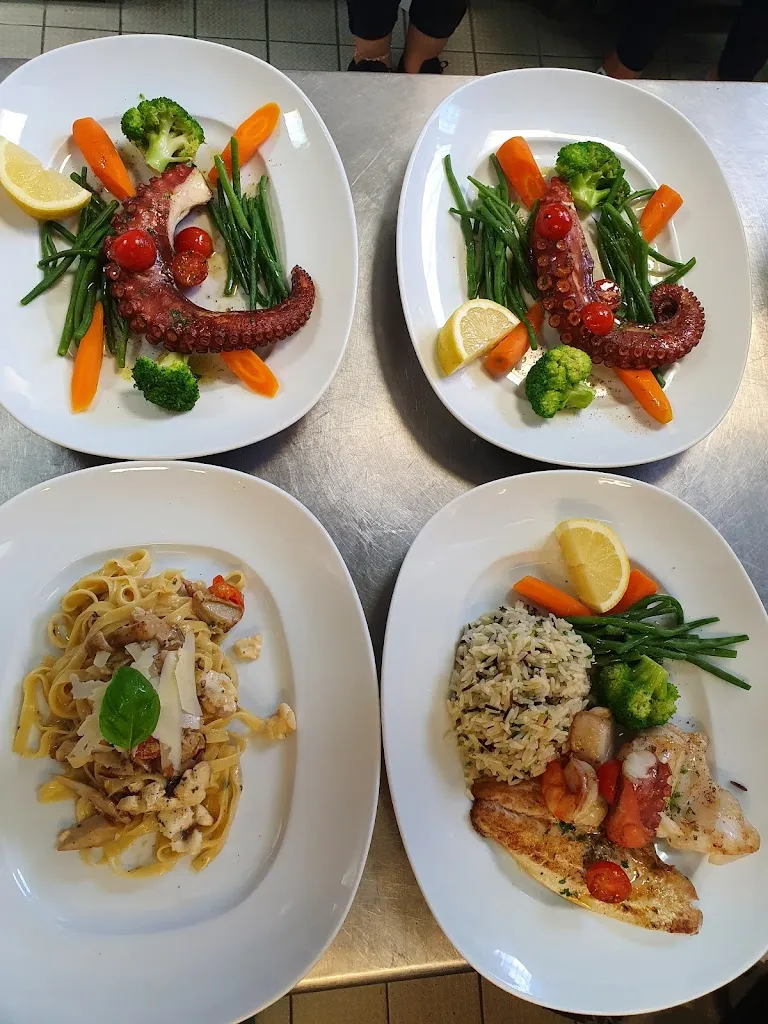 Restaurant Della Bona_Rhein_slider_image_2