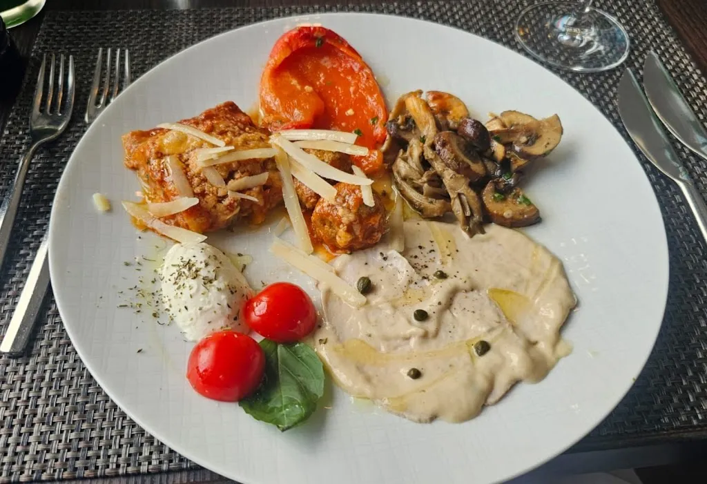 Restaurant Della Bona_Rhein_slider_image_3