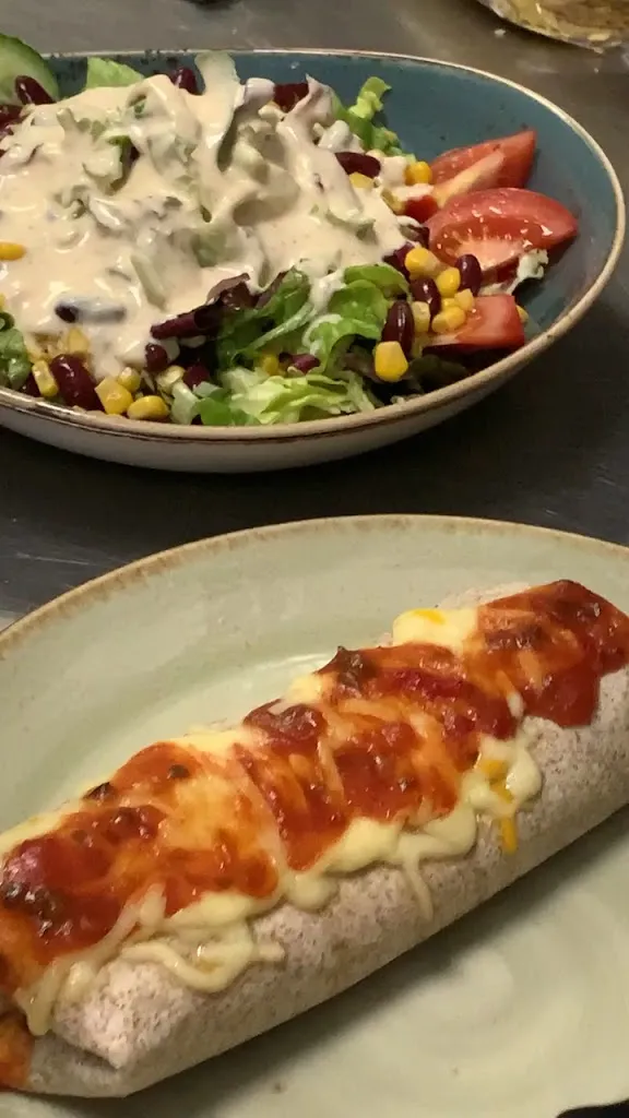 Hemingways Cocktail Lounge Restaurant Café_Rhein_slider_image_2