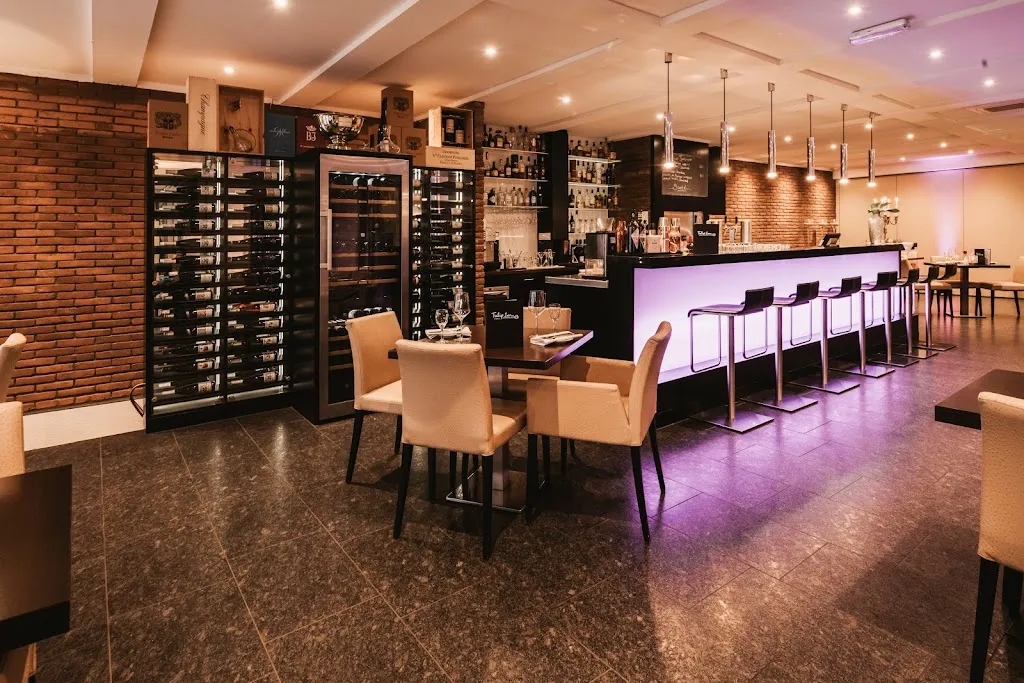 Theo's Bar & Restaurant restaurant in Rhein