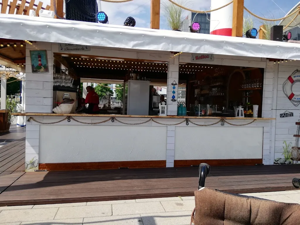 Erlebnisgastronomie an der Rheingalerie Pier one restaurant in Rhein