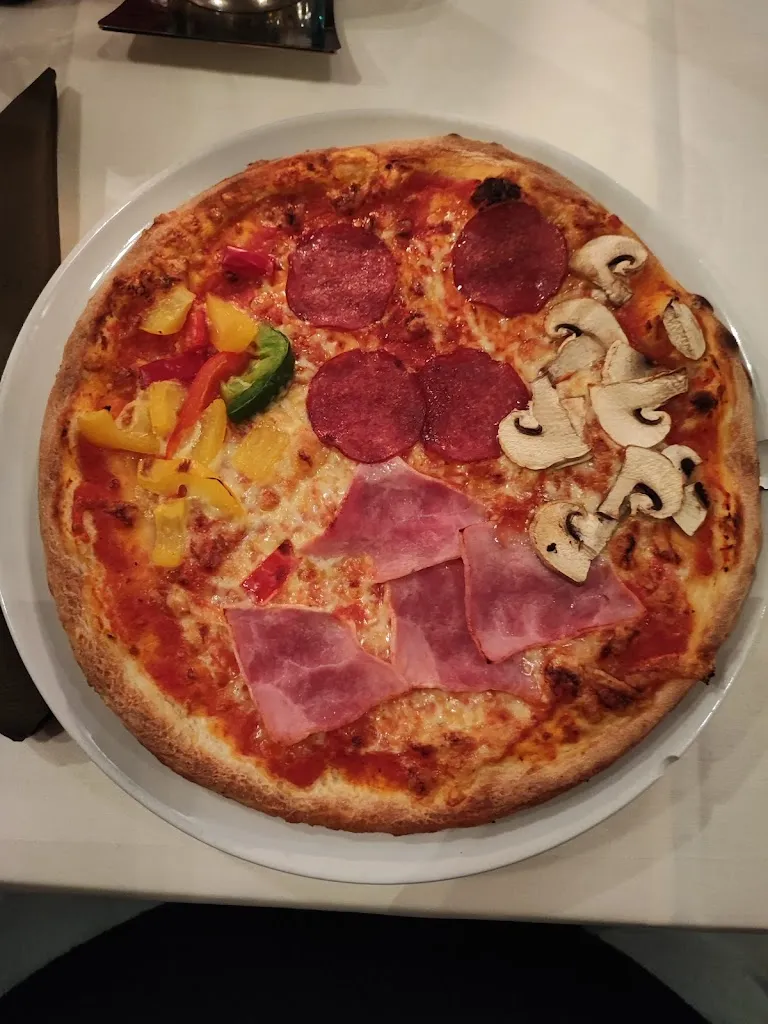 Monika Sattel_Ristorante Pizzeria La Perla_Rhein_review