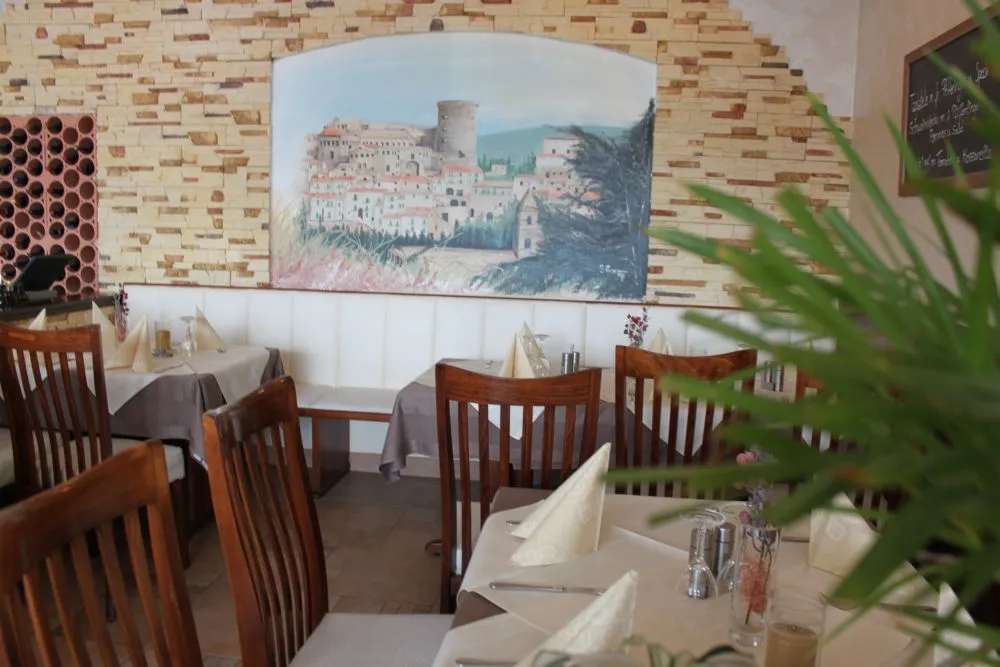 Ristorante Pizzeria La Perla restaurant in Rhein