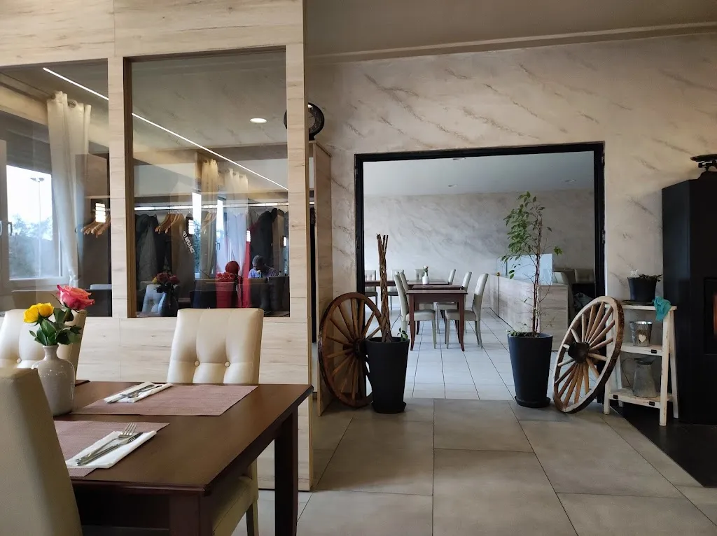 Gusto Toscano restaurant in Rodalb