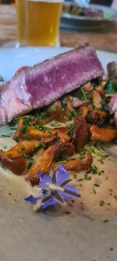 Florian Stoller_Gasthaus Am Brunnen_Newel_review