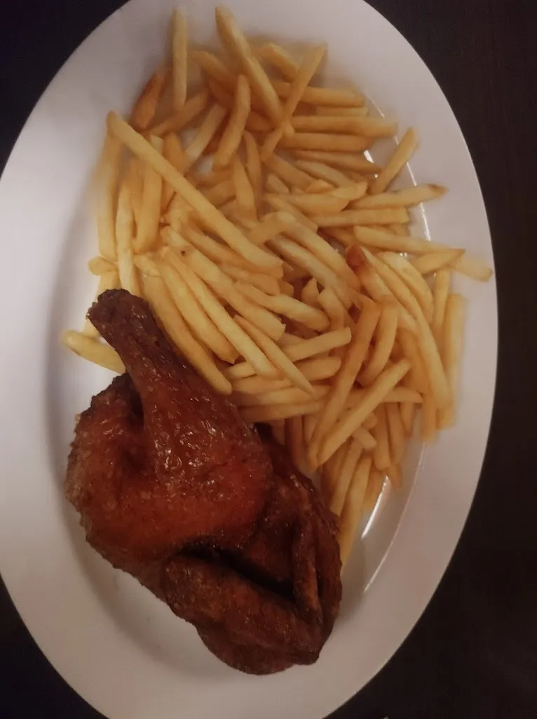 Jochen Gustav Bederke_Bistro Café Chaplin_Hambrücken_review