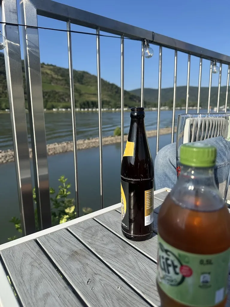 SHUBHAM MISHRA_RHEIN-LOUNGE Zimmermann's_Osterspai_review